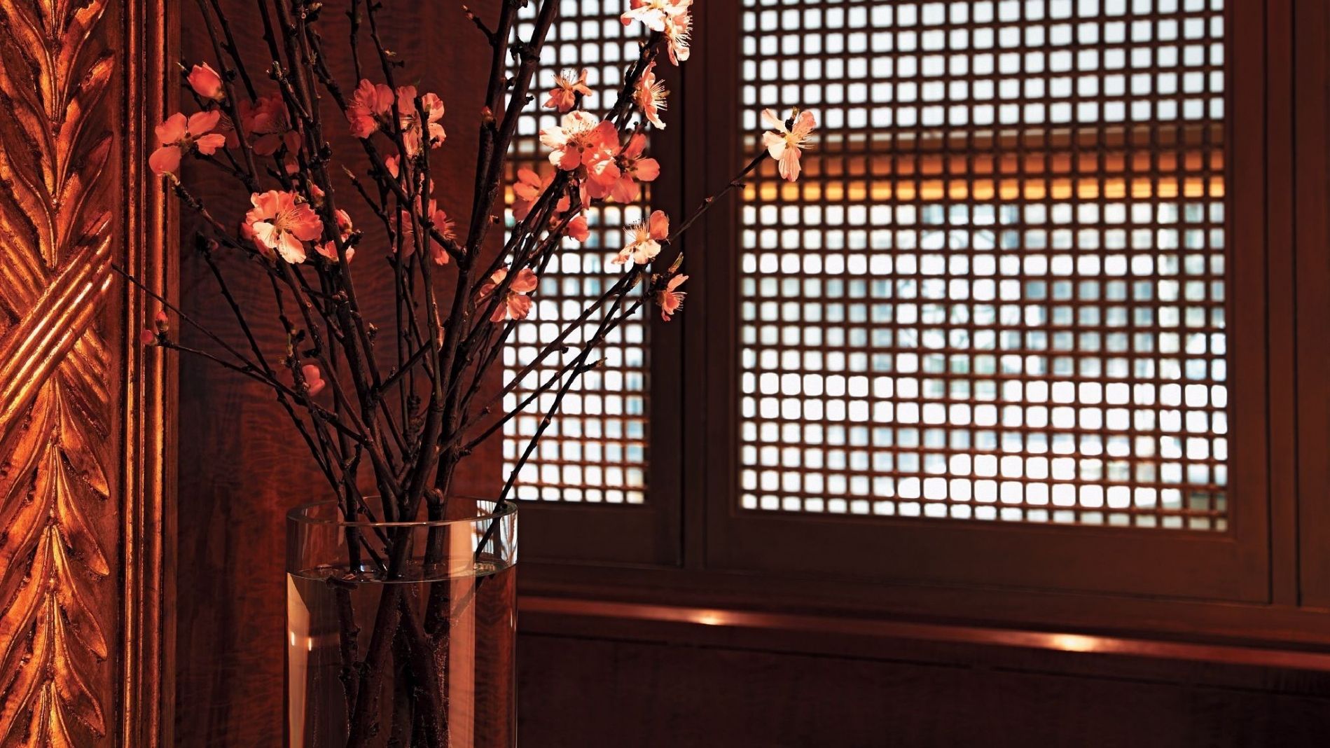 Arabesque Restaurant Geneva (flower detail) - Hotel President Wilson, A Luxury Collection Hotel, Geneva